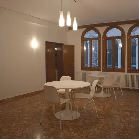 Venice Rooms *
