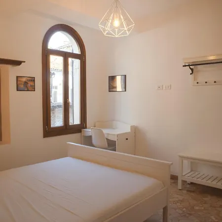 Venice Rooms *
