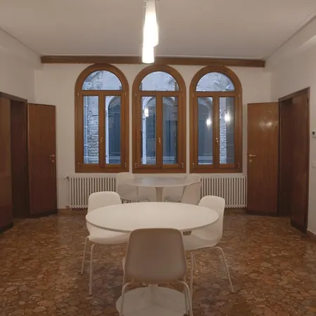 Venice Rooms Guest house *